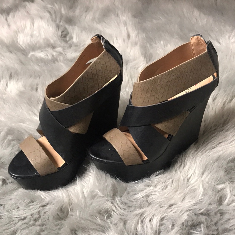 Strap wedges